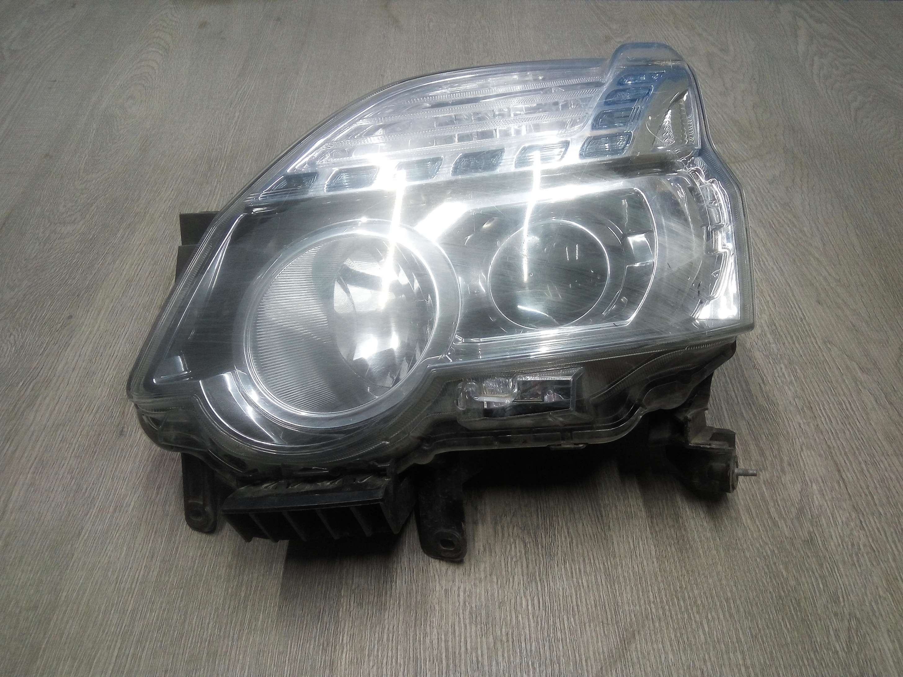 Фары x trail. Nissan 26060-3uf5a. Фара x-Trail t31. Фара х Трейл т31. Фара Nissan x-Trail t31.